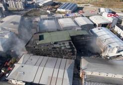 Beylikdüzü'nde plastik fabrikasındaki yangına müdahale sürüyor