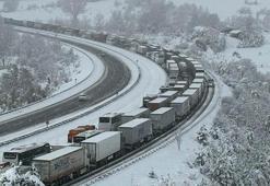 TEM'de hasarlı kazalar nedeniyle trafik durdu