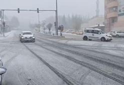 Malatya-Kayseri kara yolu kar yağışı nedeni ile kapandı