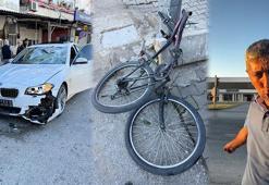 Babasının öldüğü kavşakta, otomobilin bisikletine çarptığı kazada ağır yaralandı
