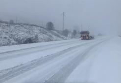 Erzincan- Sivas karayolunda kar; ulaşıma kapandı