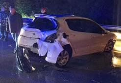 Otomobil, emniyet şeridindeki otomobile çarptı: 2 ölü, 3 yaralı