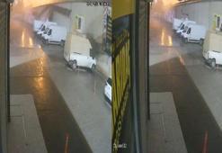 Adana'da fırtınada devrilen korkuluk ve reklam panosu araçlara zarar verdi; o anlar kamerada