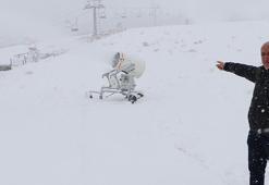 Palandöken'e yağan 45 santim doğal kar, suni kar ile 1 metreye çıkarılacak