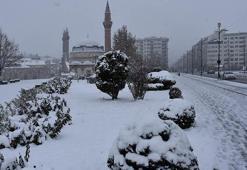 Sivas'ta 645 yerleşim yeri ulaşıma kapalı