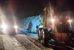 Rahatsızlanan asker, kardan kapanan yol açılarak hastaneye kaldırıldı