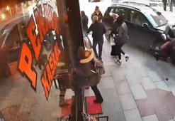 79 yaşındaki sürücünün kullandığı cip, durağa daldı; 6 kişinin yaralandığı kaza kamerada