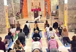 Herkes İçin Spor Federasyonu’ndan kilisedeki yogaya soruşturma