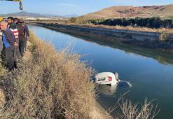 Otomobil sulama kanalına uçtu; baba- oğul öldü, anne yaralandı