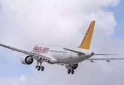 Tahran - İstanbul uçağında yolcu acil çıkış kapısını tekmeledi; kabin ekibine saldırdı