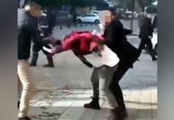 Kız çocuğunu taciz ettiği iddia edilen taksiciyi dövdüler