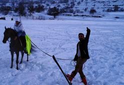 Kayseri'de kar üzerinde atlı kayak