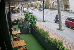 Bahçelievler'de 2 motosikletli kuryenin kazası kamerada