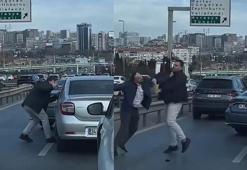 Bakırköy'de sürücülerin tekmeli yumruklu yol kavgası