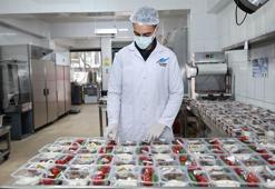 Sultangazi Belediyesi'nden ihtiyaç sahiplerine 3 öğün sıcak yemek