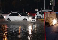Antalya'da sağanak; yollar su altında kaldı