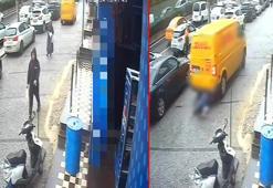 Bayrampaşa'da geri manevra yapan minibüs yayaya çarptı