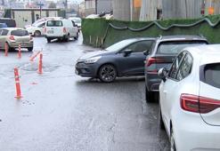 Küçükçekmece'de hatalı park eden araç trafiği kilitledi