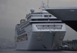 İzmir'e denizden bin 951 turist geldi