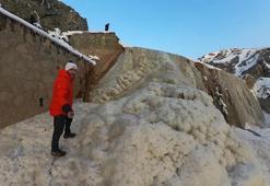 Erzincan'da buz tutan dere, Pamukkale travertenlerine benzedi