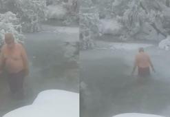 70 yaşında, buz tutan Kelkit Çayı’nda yüzüyor