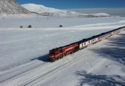 Van Gölü Ekspresi'nde kar manzaralı yolculuk