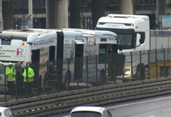 Esenyurt’ta metrobüs yolunda kaza: 1 yaralı