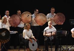 Adliye çalışanlarının kurduğu ritim topluluğundan konser