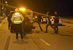 Otomobilin çarptığı motosikletli öldü, yakınları parke taşlarıyla araca saldırdı