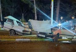 Edirne'de aydınlatma direğine çarpıp ikiye bölünen otomobildeki 2 kişi ağır yaralandı