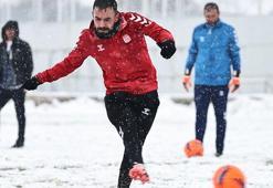 Sivasspor antrenmanına kar engeli