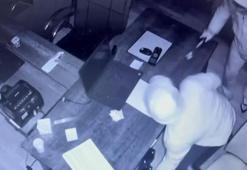 Fatih'te içinde 4 milyon lira değerinde döviz olan kasayı çaldılar