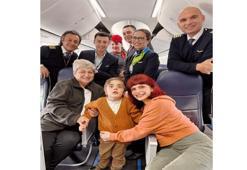 Tedavi için Ankara’ya giden Özgür’e AJet uçağında sürpriz