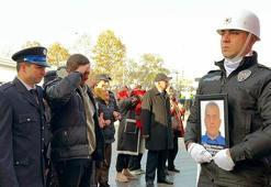 Hayatını kaybeden polis babaya, oğlundan 'selamlı' uğurlama
