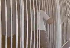 Gözaltındaki organizatör, demir parmaklıkları esnetip nezarethaneden kaçtı; o anlar kamerada