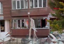 Beylikdüzü'nde, 14 katlı binanın giriş katındaki dairede patlama