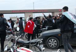 Öncüpınar Sınır Kapısı’nda Suriyelilerden kutlama