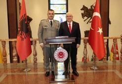 Bakan Güler, Arnavutluk Genelkurmay Başkanı Korgeneral Kingji'yi kabul etti