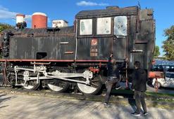 Lise öğrencilerinin içinde sigara içtiği dekor lokomotif yandı