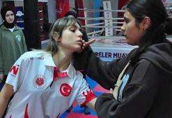 Antrenör Şükran’dan hemcinslerine savunma eğitimi