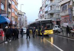 Kağıthane'de İETT otobüsü çöken yolda kaldı