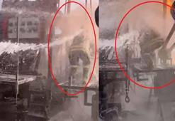 Petrol kuyusunda çıkan yangın söndürüldü; üzerine su sıkılan itfaiye eri vanayı kapattı