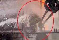 Petrol kuyusunda çıkan yangın söndürüldü; üzerine su sıkılan itfaiye eri vanayı kapattı