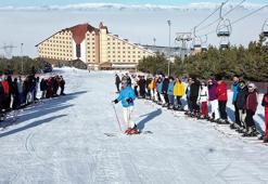 Üniversitelilere 2 bin 500 metrede kayak dersi