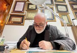 37 yıllık hat koleksiyonuna kendi eserlerini eklemek için hattat oldu