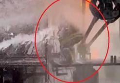 Petrol kuyusundaki yangında vanayı kapatan itfaiye eri, arkadaşlarından helallik istemiş