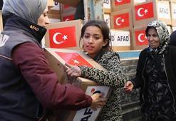 AFAD'dan dönüş yolundaki Suriyelilere gıda yardımı