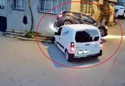 Hafif ticari araçla otomobilin çarpıştığı kaza kamerada