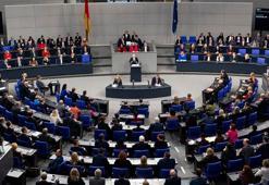 Almanya Başbakanı Scholz, Federal Mecliste yapılan oylamada güvenoyu alamadı