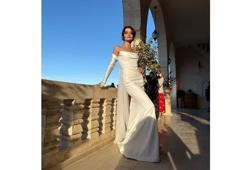 Uzak Şehir'in Alya'sı Sinem Ünsal, beyaz kuğuya benzetildi